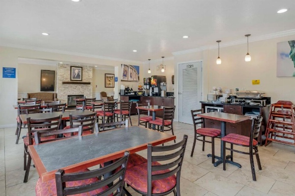 Best Western Salinas Monterey Hotel image 11