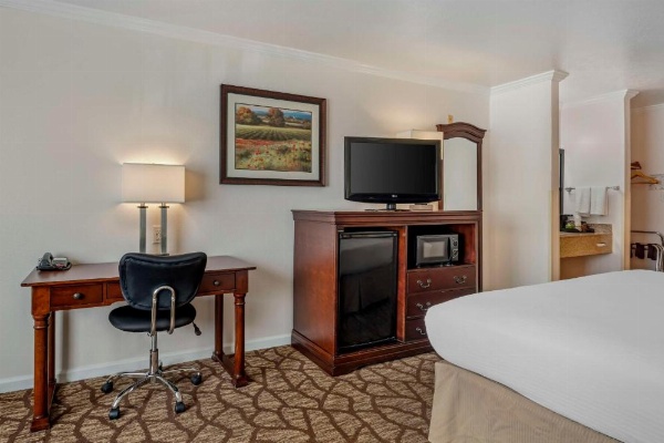 Best Western Salinas Monterey Hotel image 16
