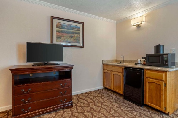 Best Western Salinas Monterey Hotel image 18