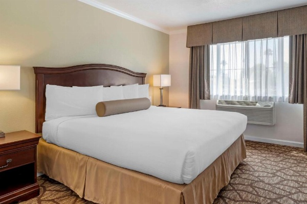 Best Western Salinas Monterey Hotel image 21